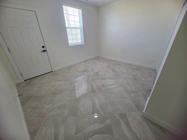 Building Photo - 13736 W Maryland Ave