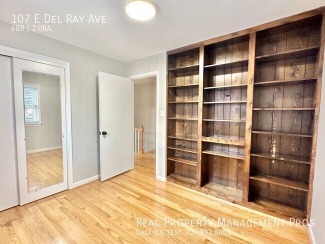Building Photo - 107 E Del Ray Ave