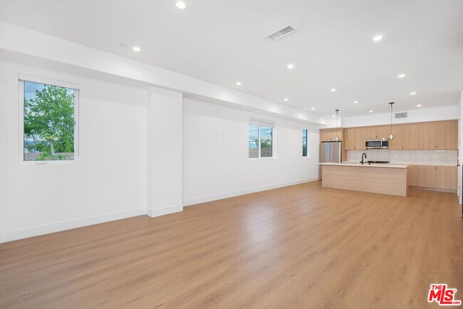 Building Photo - 5248 Auckland Ave