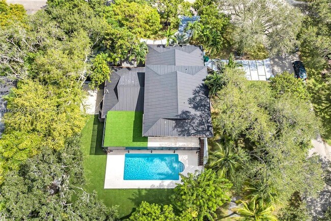 Building Photo - 11340 SW 74th Ct