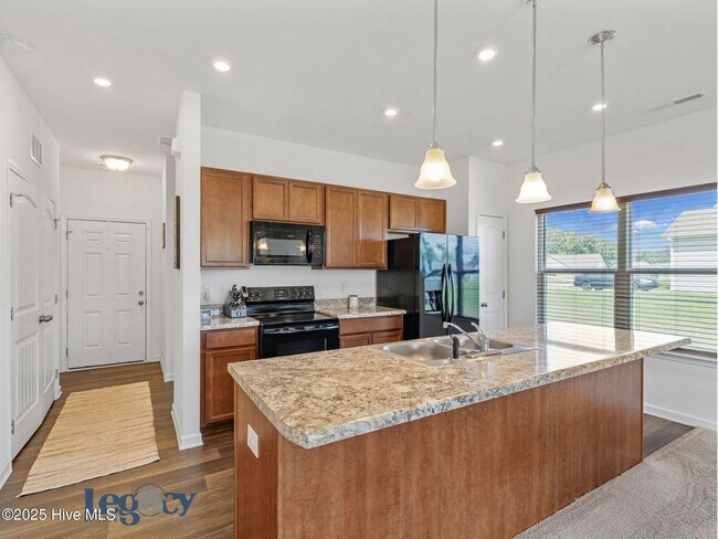 Building Photo - 313 Settlers Pointe Dr