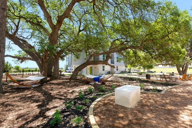 Building Photo - Trailside Oaks