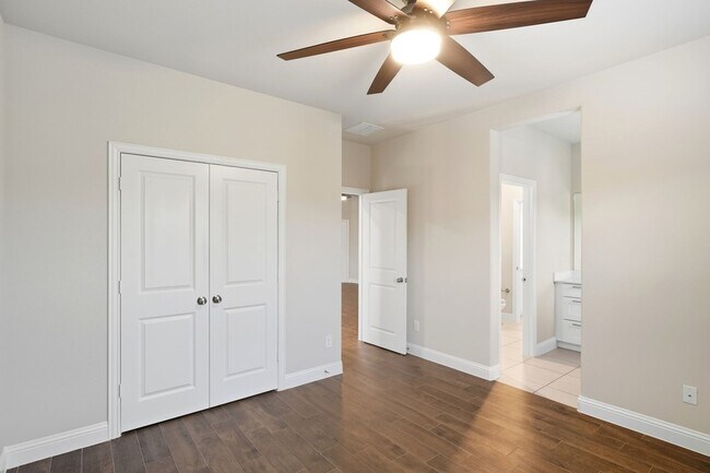 Building Photo - 4021 Angelina Dr
