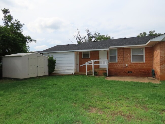 Building Photo - Cozy 2 Bedroom Home
