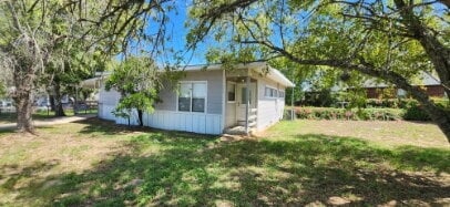 Building Photo - Wow! La Vernia Property!!