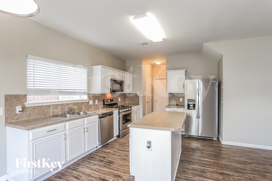 Building Photo - 16318 Autumn Leigh Dr