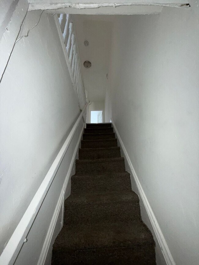 Building Photo - 36 Kelsey Ave