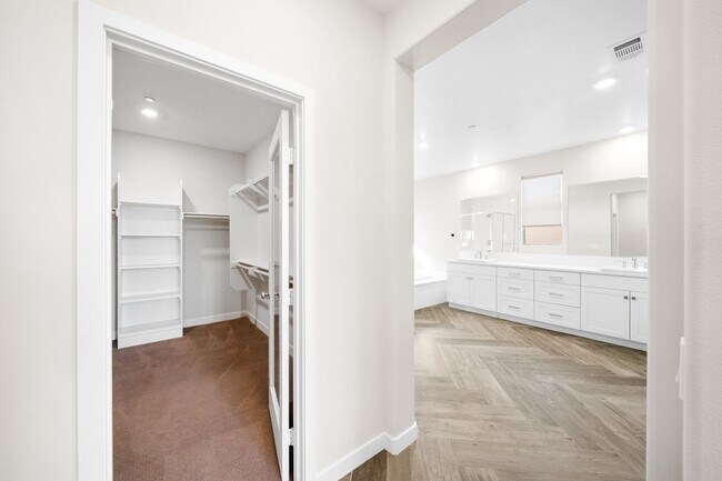 Building Photo - Split level floor plan on a gorgeously upgraded home