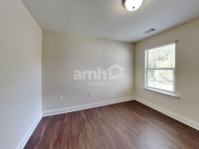 Building Photo - 202 Monarch Way