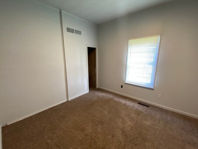 Building Photo - 725 N Kimball St