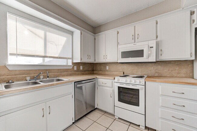 Building Photo - 1622 Claudia Dr