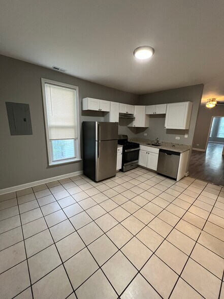 Building Photo - 7311 S Dorchester Ave