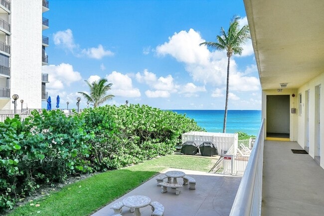 Building Photo - 1161 Hillsboro Mile Unit 207