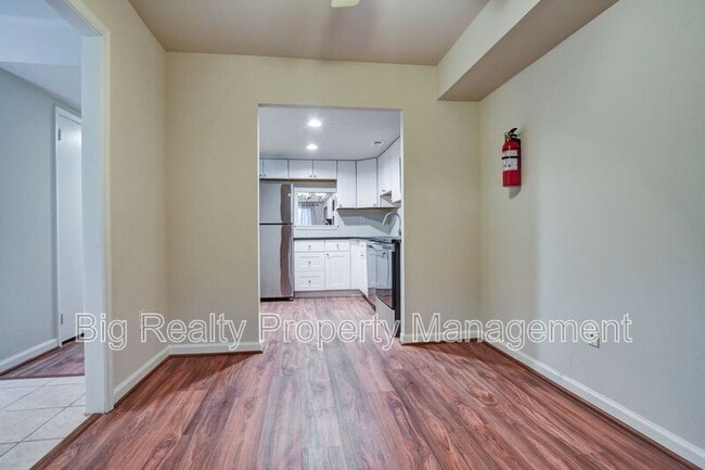 Building Photo - 704 Stonybrook Dr