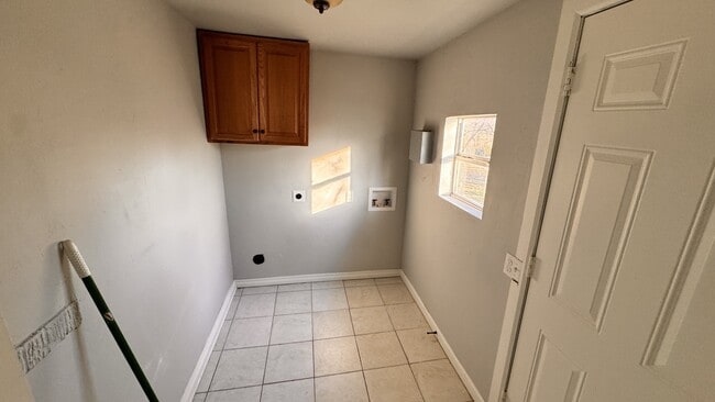 Building Photo - 2620 NE 19th St