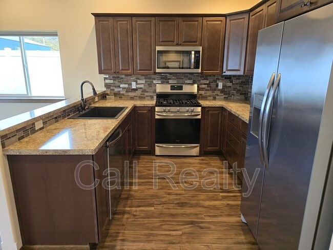 Building Photo - 4414 E Fairview Ave