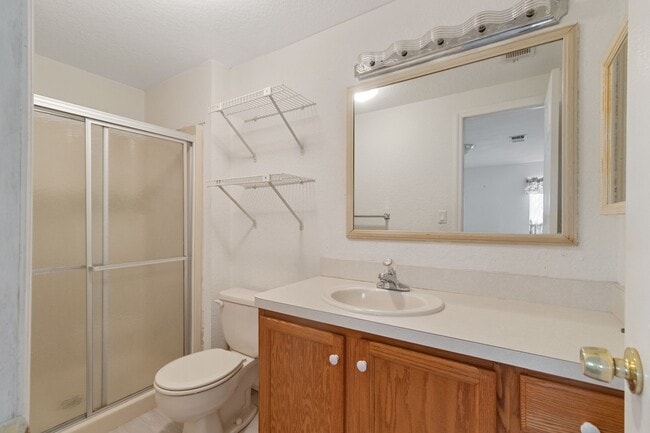 Building Photo - Escape to your private retreat!