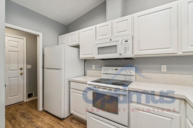 Building Photo - Prime Location & Modern Comfort – 2-Bed/2-Bath Home Ready for You