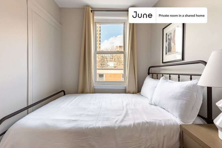 Building Photo - Private bedroom in 2 bed/1.5 bath Home