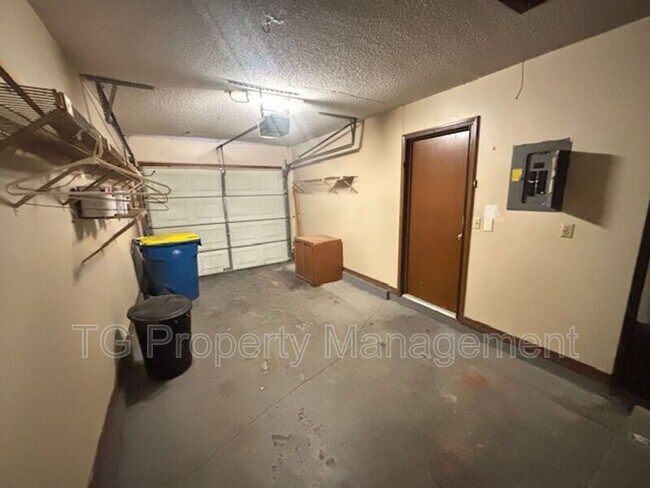 Building Photo - 11647 Fort Caroline Lakes Dr