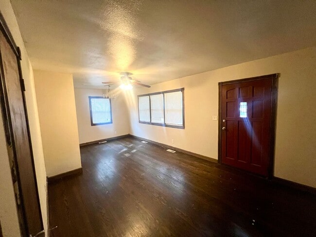 Building Photo - 2921 S Appleton Ave