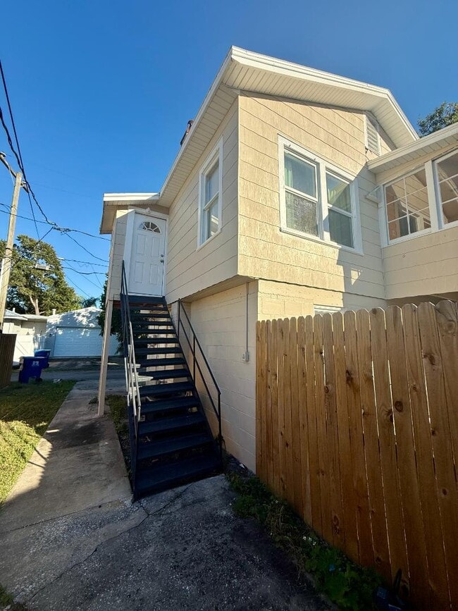 Primary Photo - 1435 1/2 15th St N. - 1435 1/2 15th St N