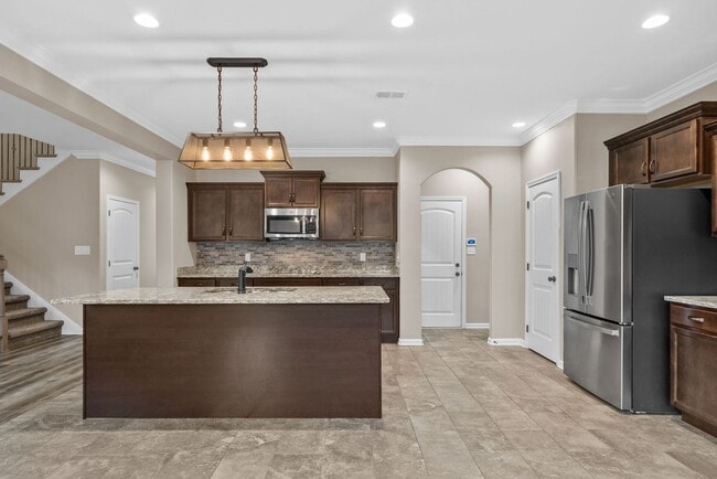Building Photo - Pet Friendly Four Bedroom with Bonus!