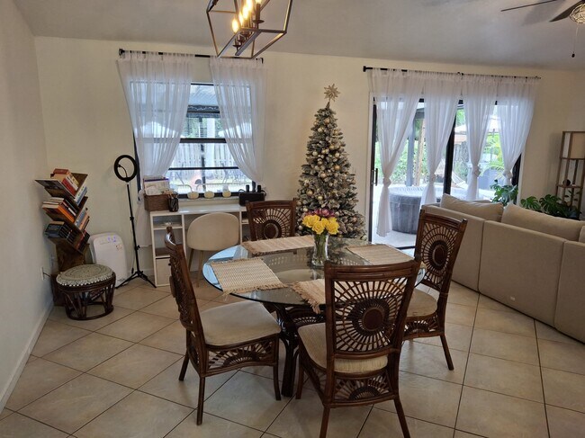 Building Photo - 385 Toledo St