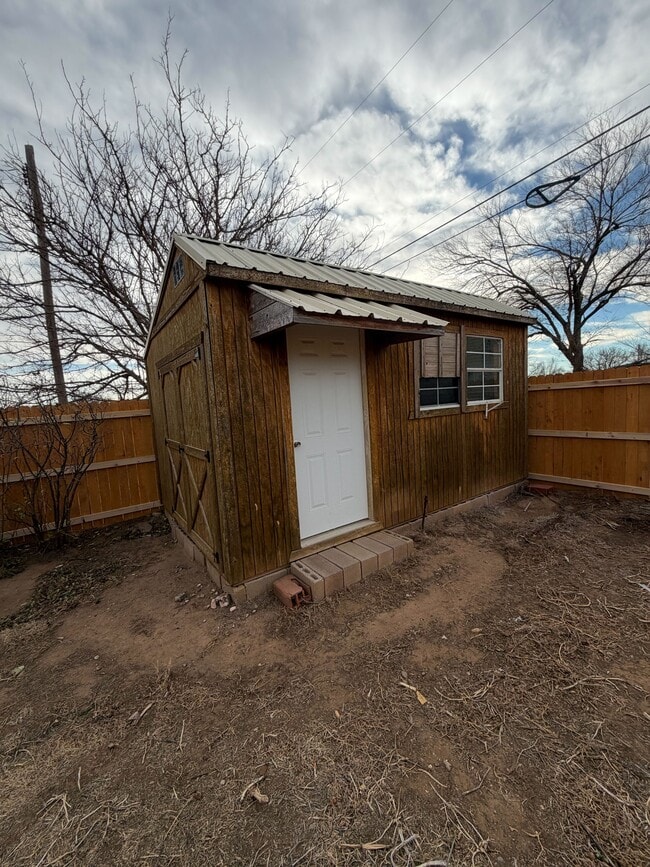 Building Photo - 410 9th Ave