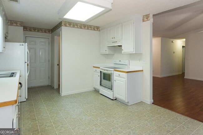 Building Photo - 2804 James Henry Dr