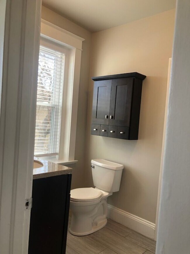 Building Photo - OMO3511-LM