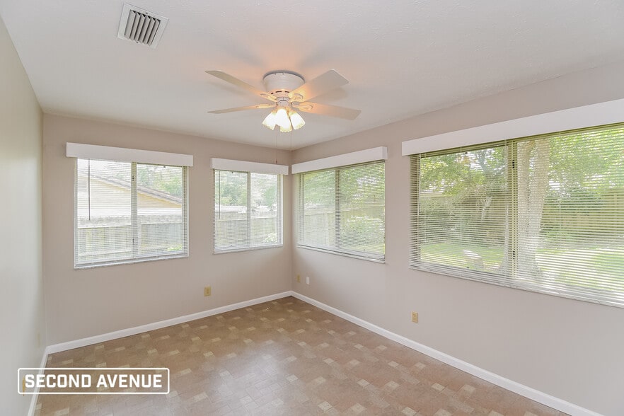 Building Photo - 1512 Rebecca Dr