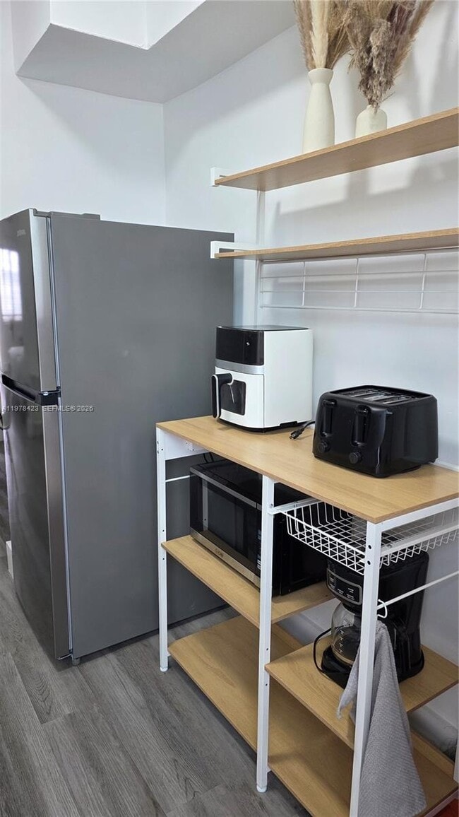 Building Photo - 761 Euclid Ave