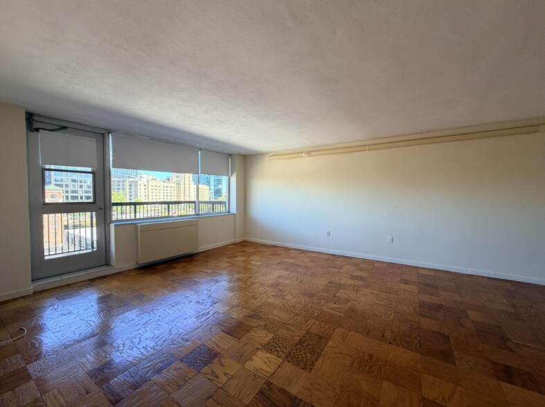 Building Photo - 16 Monmouth Ct