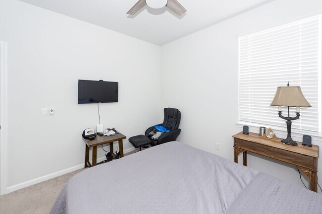 Building Photo - 4 Bedroom 2 Bath Home in French Quarter Creek - Huger