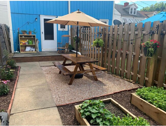 Building Photo - 23 Hays St