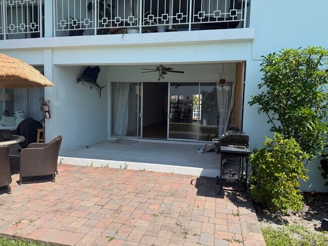 Building Photo - 2613 NE 28th Ct
