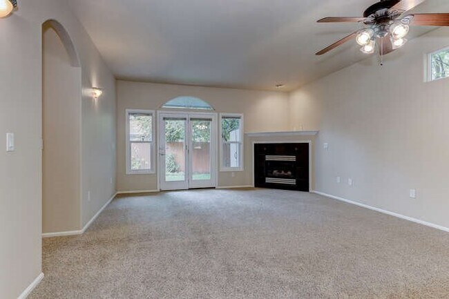Building Photo - 3353 N Aster Ave