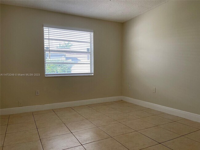 Building Photo - 4313 SW 69th Ave