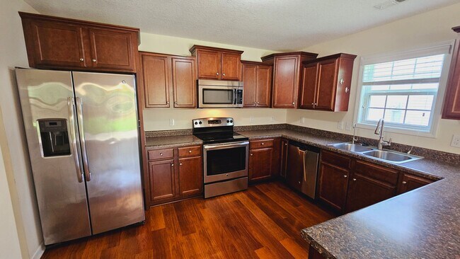 Building Photo - Wonderful 3BR, 2BA in Carolina Plantations