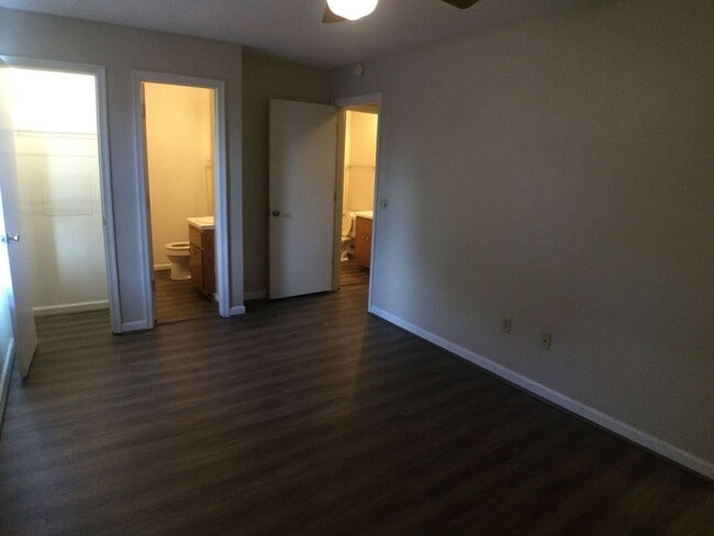 Building Photo - Christiansburg, 3 BR / 2.5 BA Available June 1st