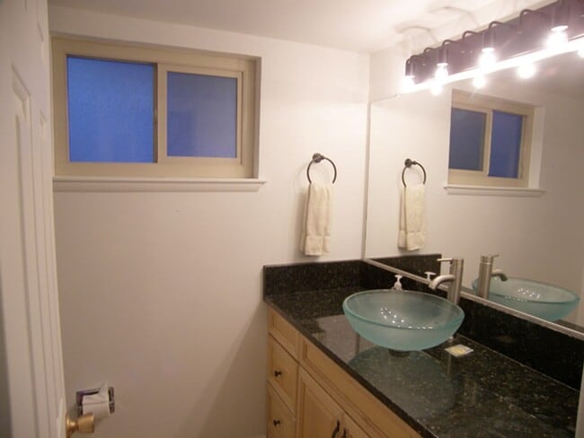 Building Photo - 3 Bedroom - Central Incline!