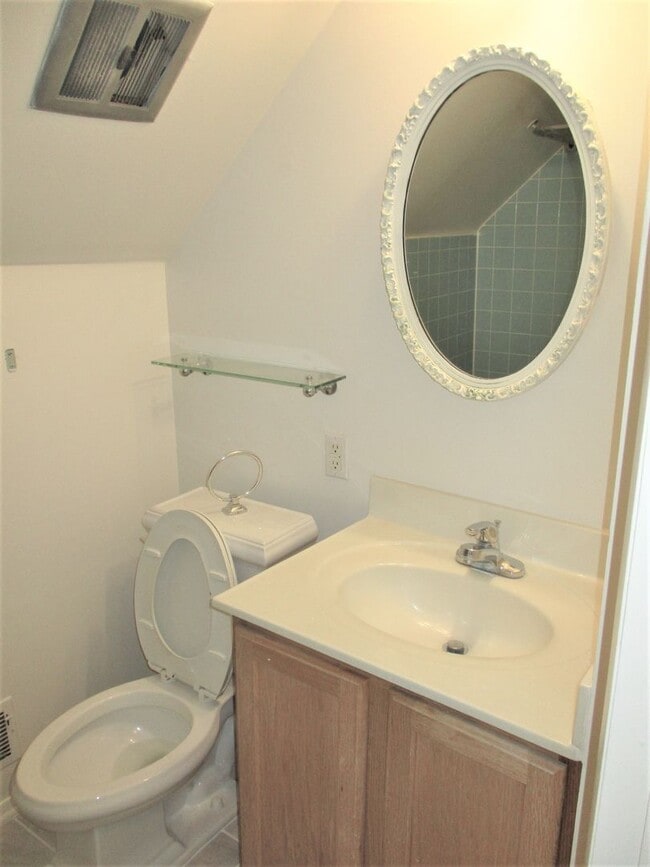 Building Photo - Beautiful 4 Bed 2 Bath Home Sitting On A Spacious Lot In Serene Greenbriar