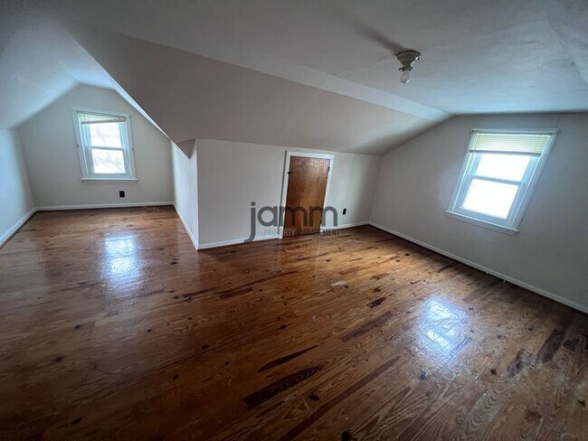 Building Photo - 6227 Traymore Ave