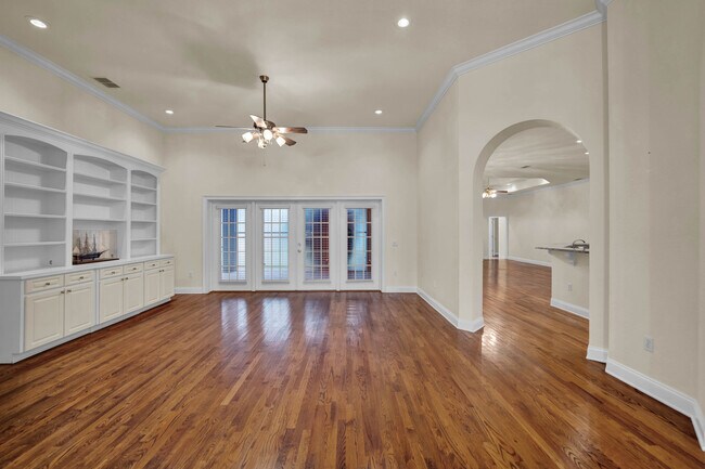 Formal Living room. - 832 Ashton Oaks Cir