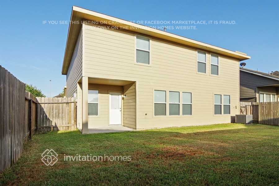 Building Photo - 15011 Roche Rock Dr