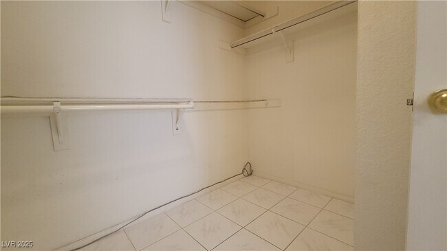 Building Photo - 2632 Ironside Dr