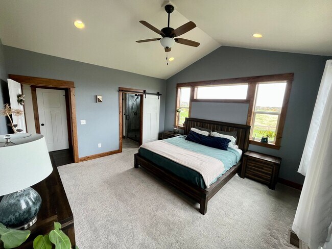 Building Photo - 4 Bedroom Home for Rent in West Bozeman! W...