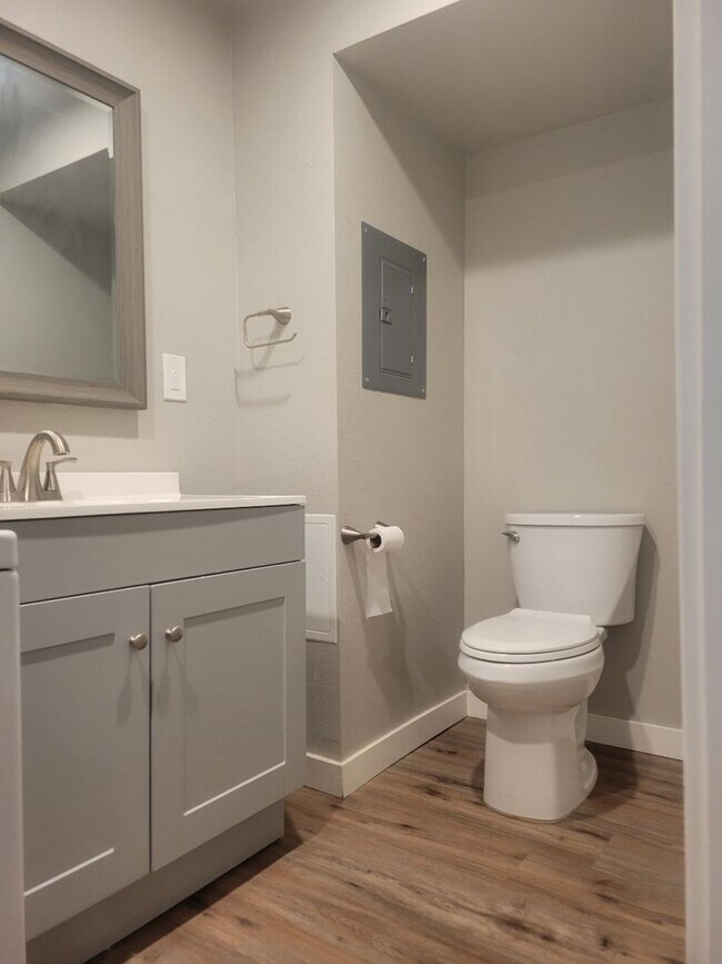 Building Photo - Now soon! 3 Bed/2 Bath Close to Downtown Lodi