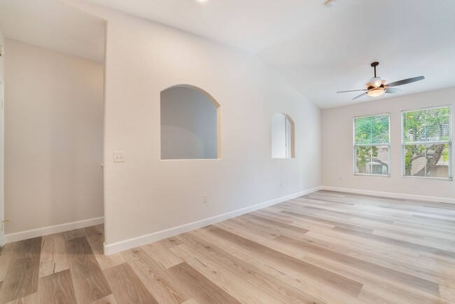 Building Photo - Stylish Condo with Modern Touches!